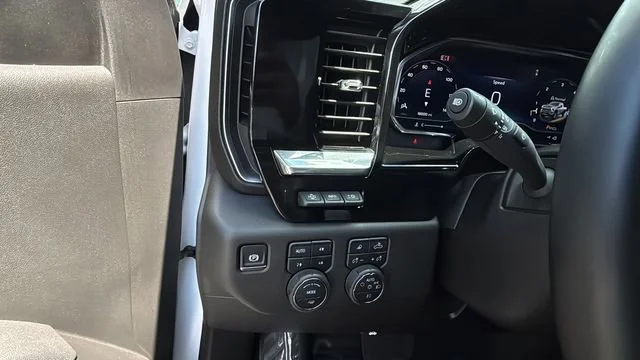 Used 2025 Iridescent Pearl Tricoat Chevrolet High Country image 22