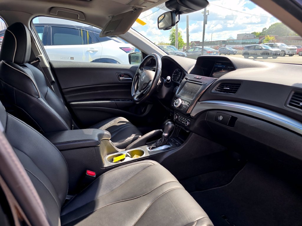 Used 2020  Acura Premium Package image 24