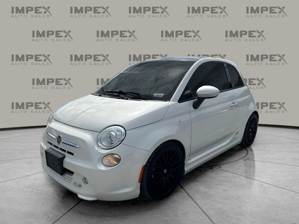 Used 2015 White FIAT Battery Electric image 1