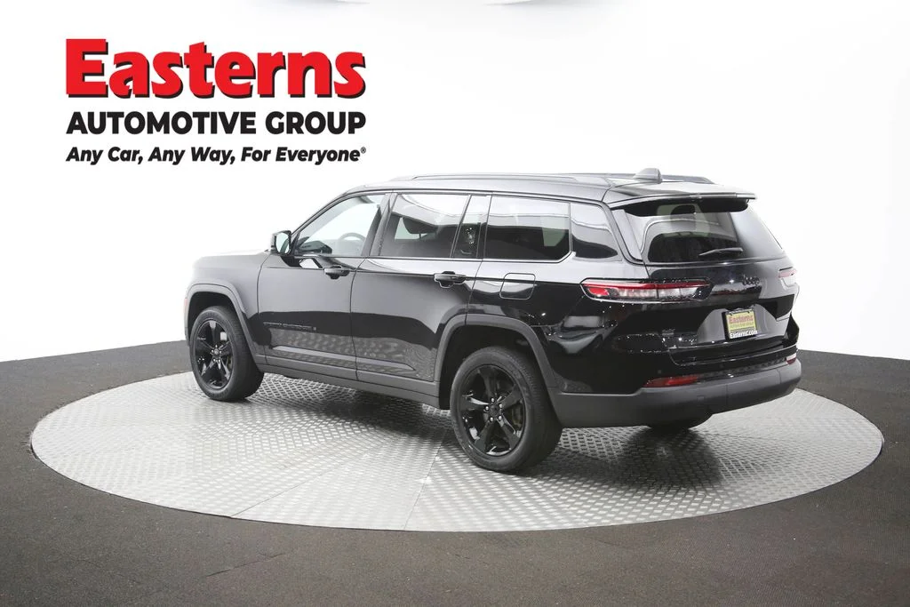 Used 2023 Black Jeep Altitude image 65