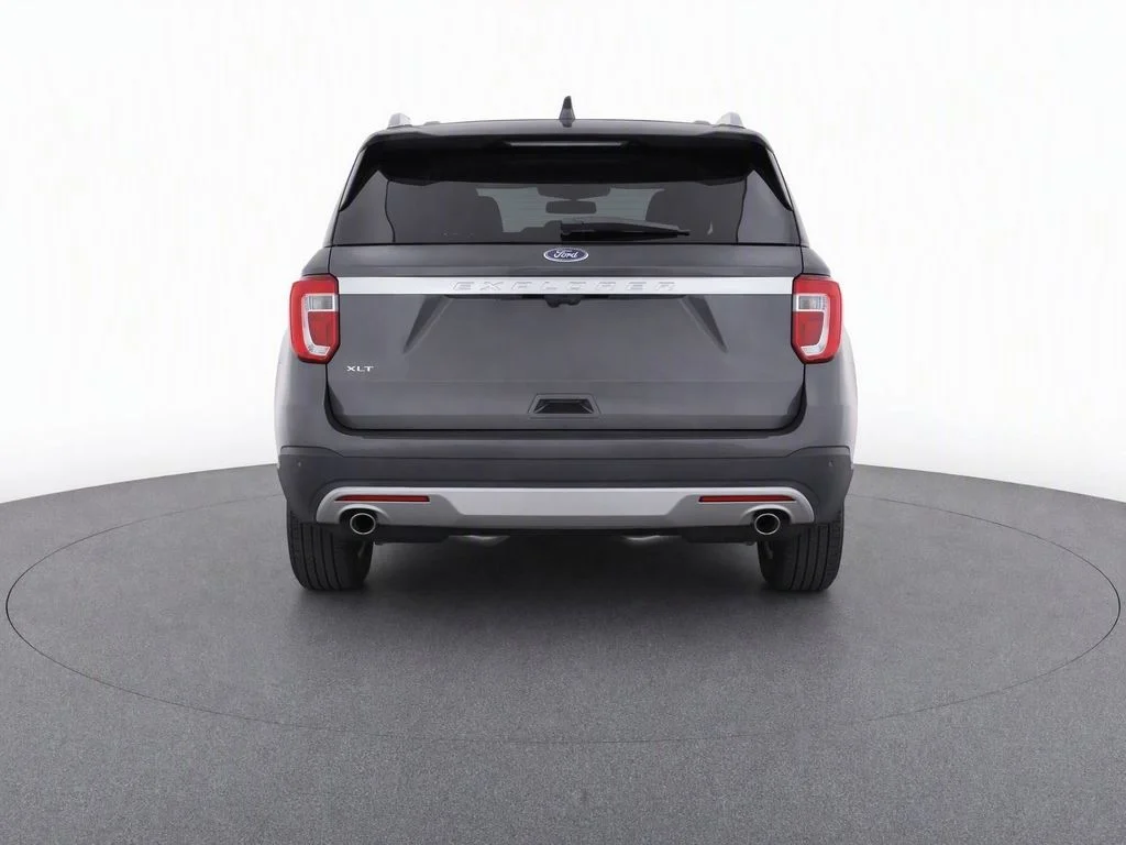 Used 2017 Gray Ford XLT image 6