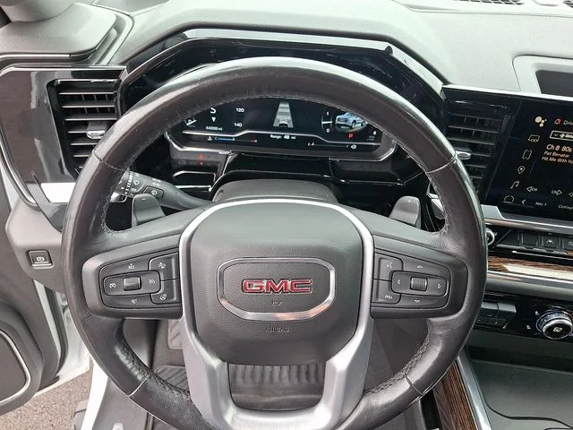 Used 2023 White GMC Elevation image 18
