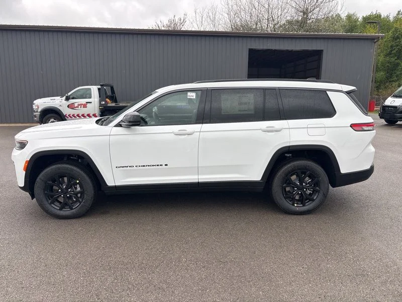 New 2026 Bright White Clear-Coat Exterior Paint Jeep Altitude image 6