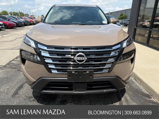 Used 2025 Beige/tan Nissan SV image 7