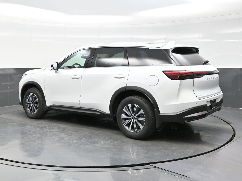New 2027 RADIANT WHITE INFINITI Pure AWD image 4