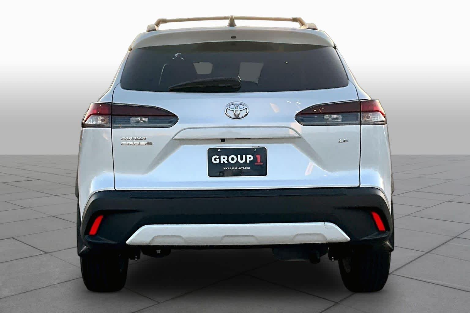 Used 2026 Wind Chill Pearl Toyota LE image 5