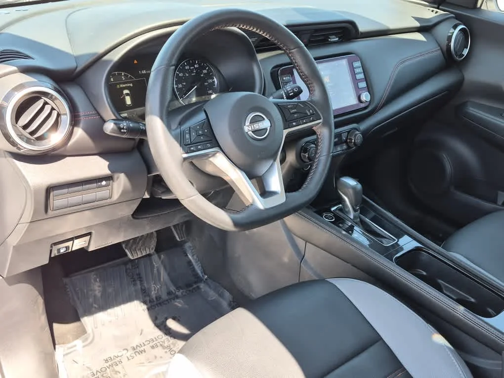Certified Used 2023 Aspen White Tricoat/Super Black Nissan SR image 11