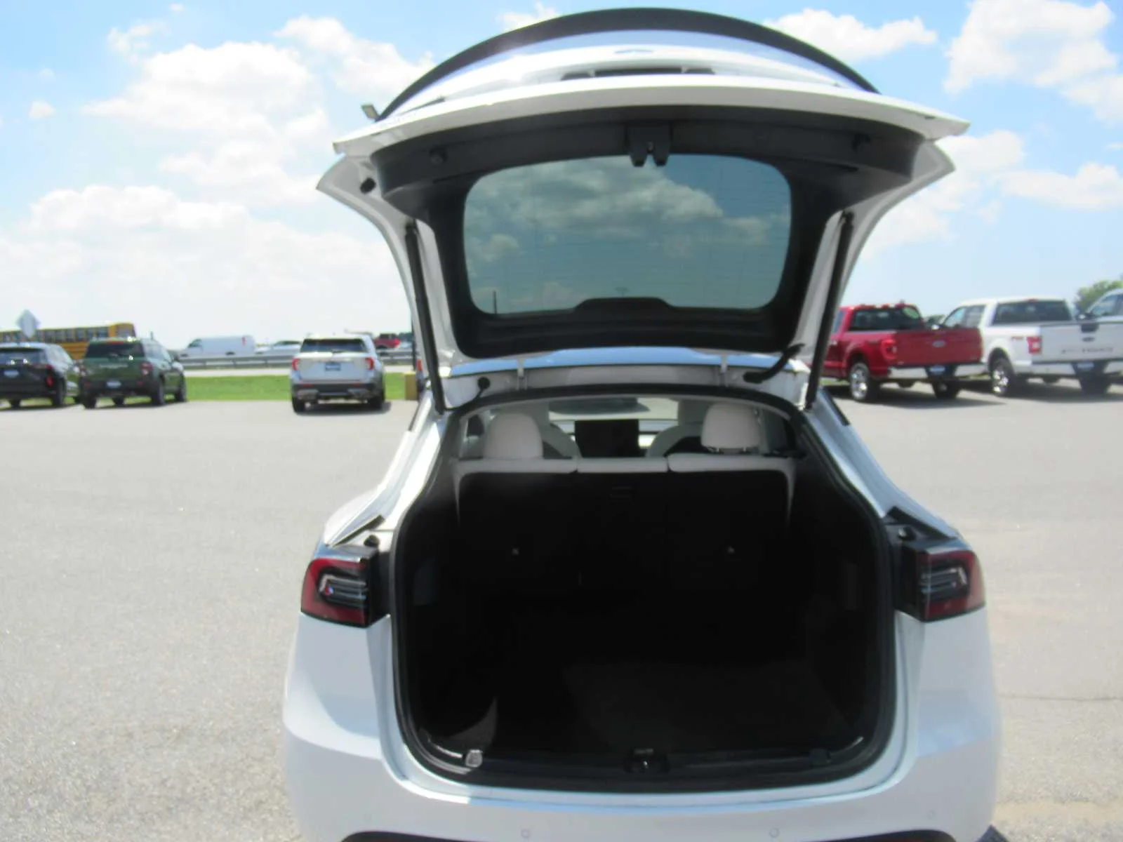 Used 2022 Pearl White Multi-Coat Tesla Performance image 21
