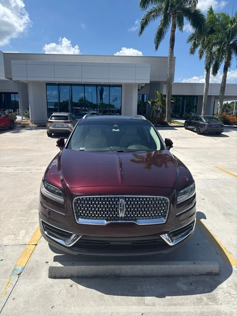 Used 2019 Burgundy Velvet Metallic Tinted Clearcoat Lincoln Reserve image 5