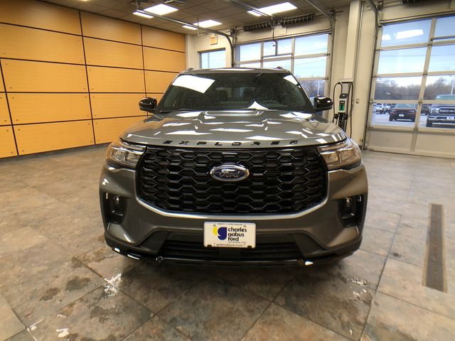 New 2026 Carbonized Gray Metallic Ford ST-Line image 2