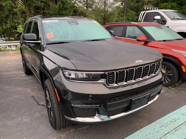 Used 2024 Gray Jeep Limited image 6