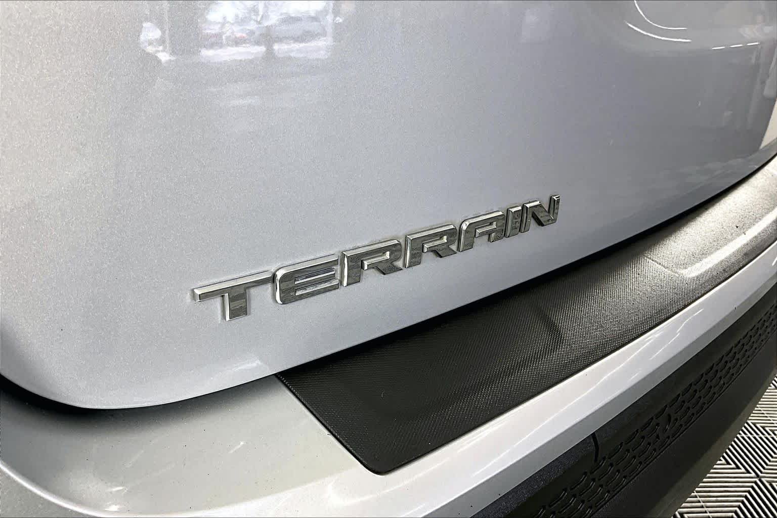 Used 2016 Quicksilver Metallic GMC SLE image 28