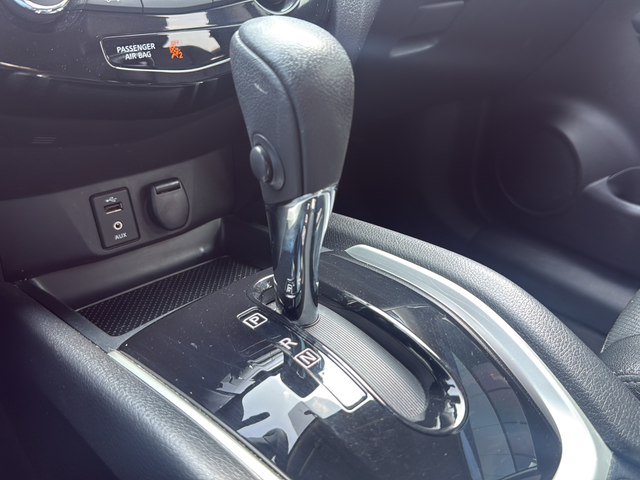 Used 2016 White Nissan SL image 22