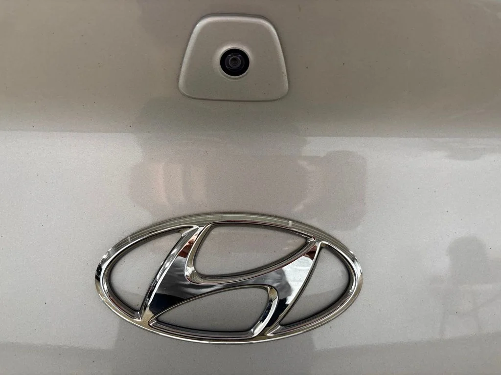 Used 2020 Silver Hyundai SE image 23