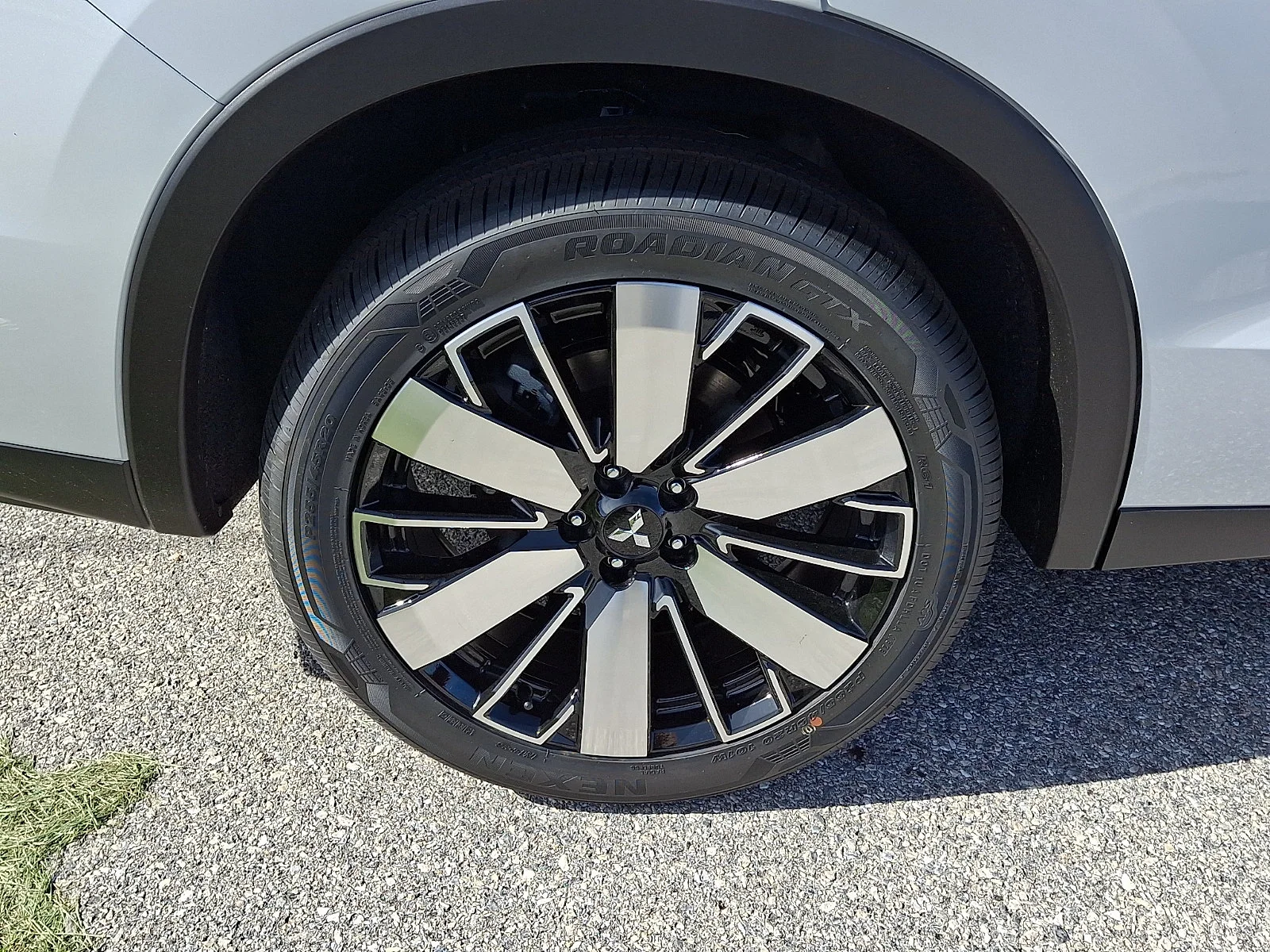 New 2026 White Mitsubishi SE image 8