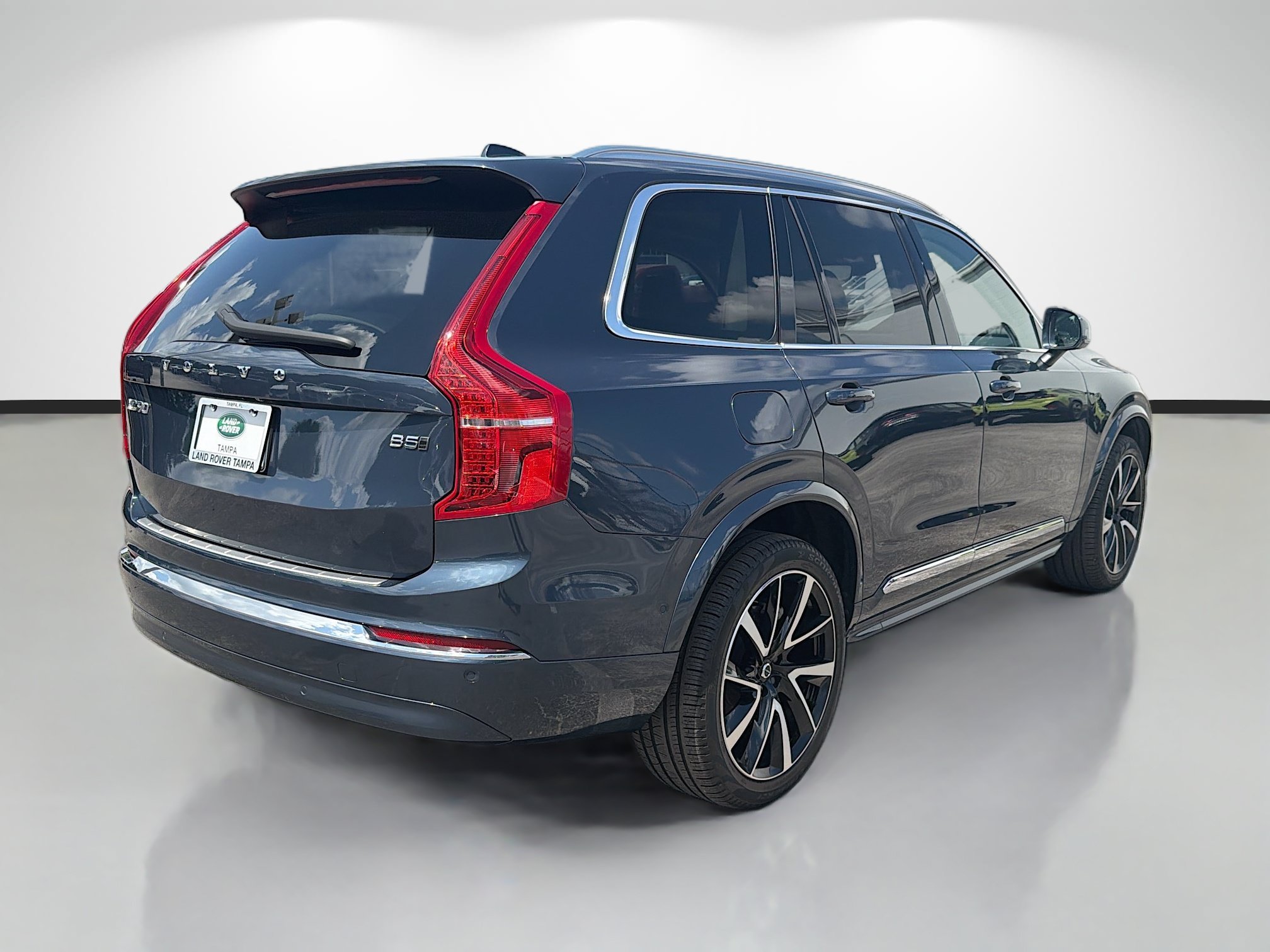 Used 2025 Denim Blue Metallic Volvo Plus image 5