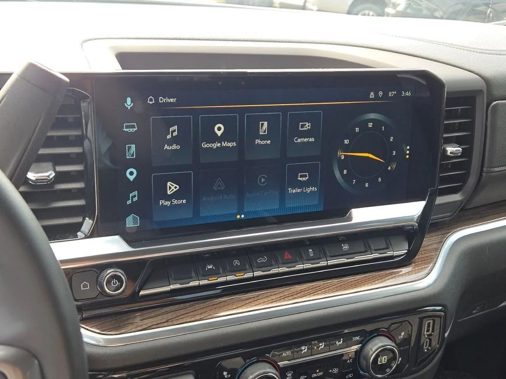 Used 2025 White Chevrolet RST image 25