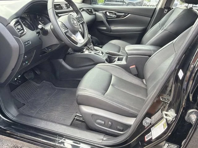 Used 2022 Black Nissan SL FWD Xtronic CVT image 9