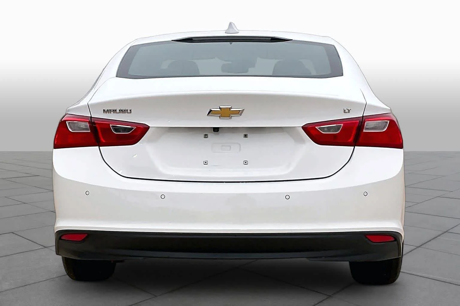 Used 2024 Summit White Chevrolet LT image 5