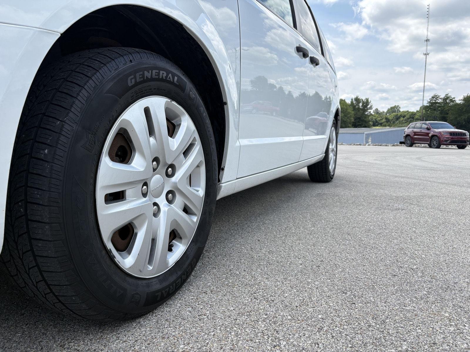 Used 2019 White Knuckle Clearcoat Dodge SE image 15