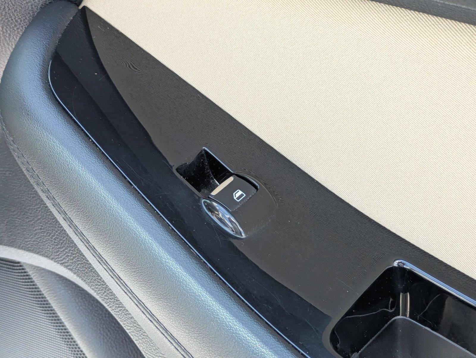 Used 2019  Ford SEL image 32