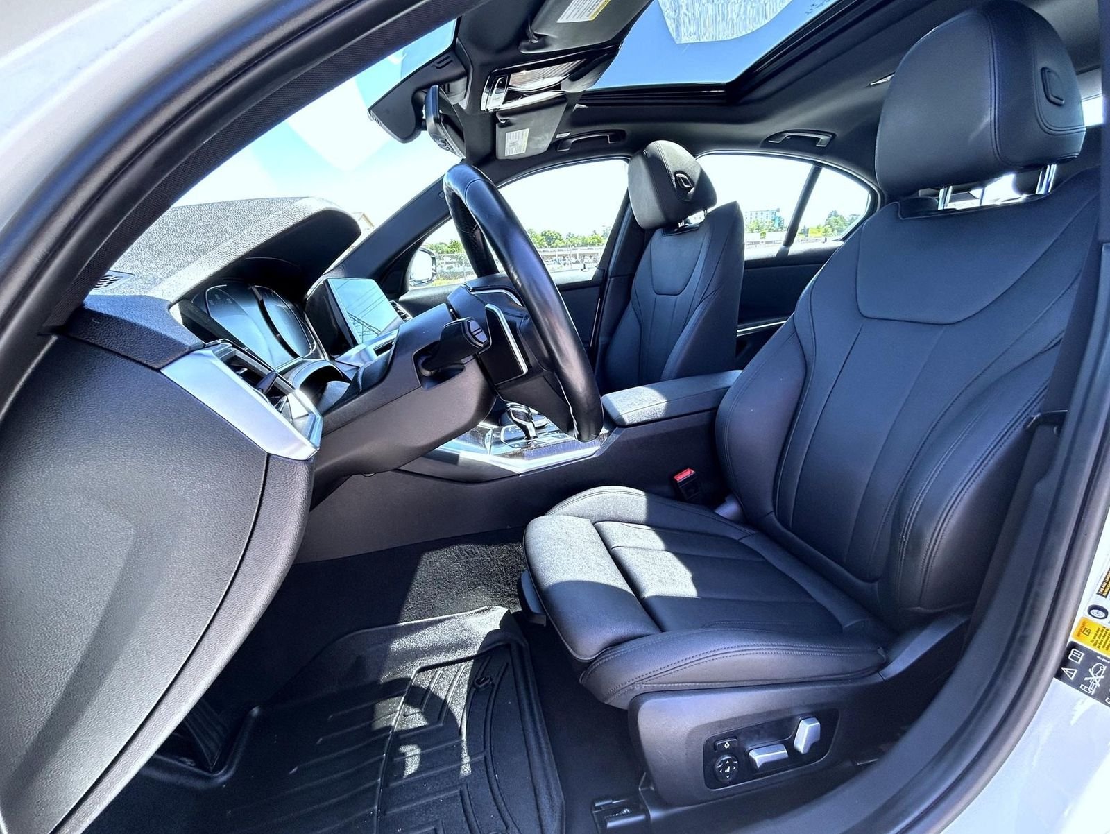 2021 BMW 3 Series 330i - Photo 11