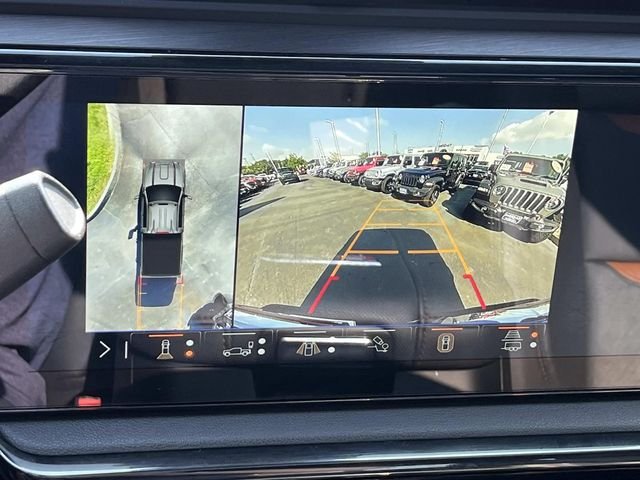 Used 2025 White GMC AT4 image 37