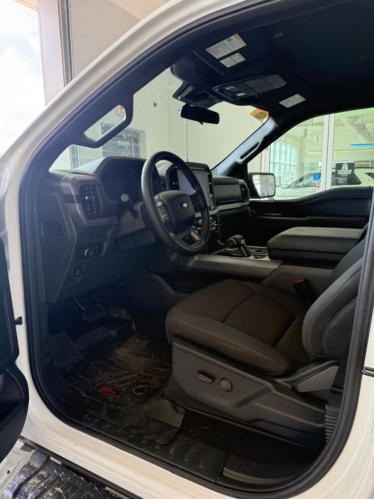 Used 2025 Oxford White Ford XLT image 8