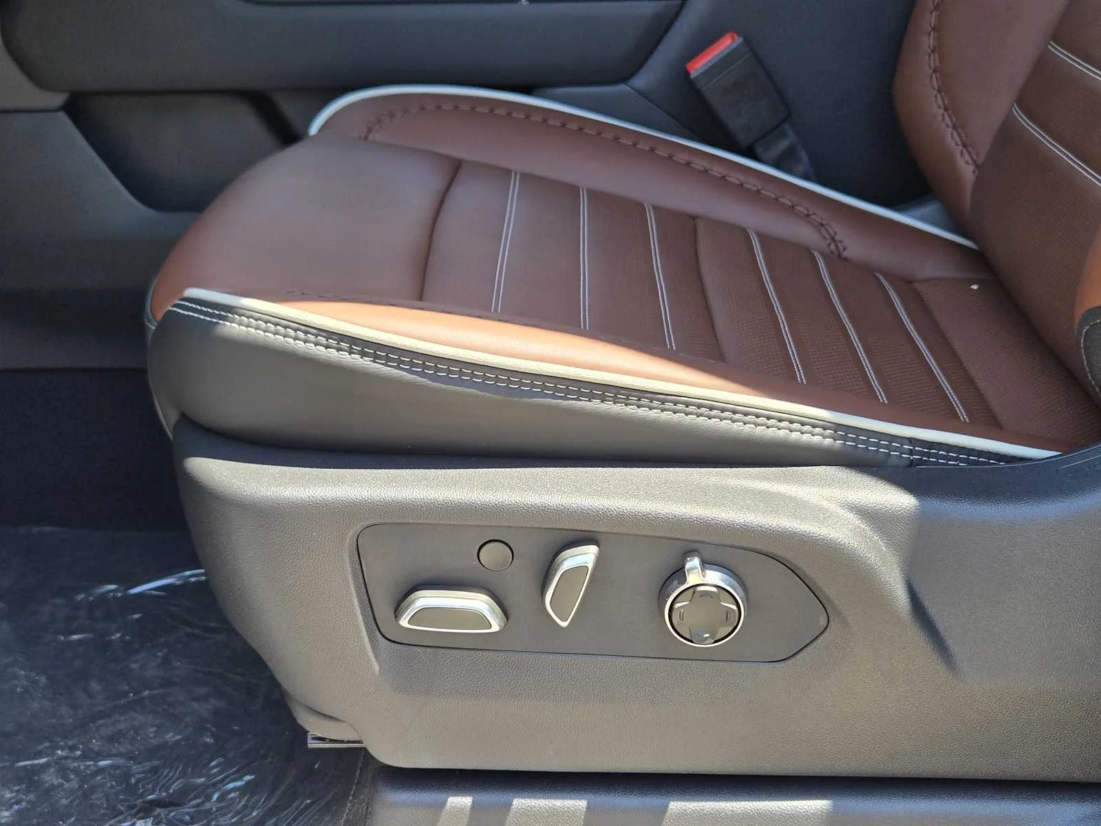 2026 GMC Sierra 1500 Denali Ultimate - Photo 16