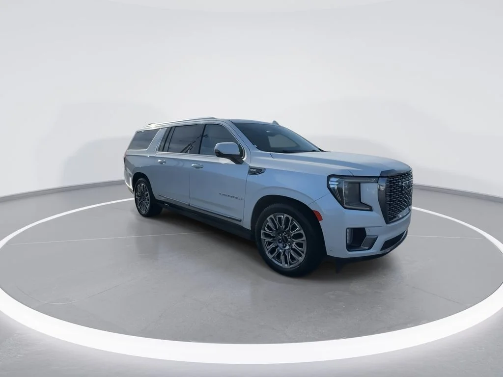Used 2023 White GMC Denali Ultimate image 2