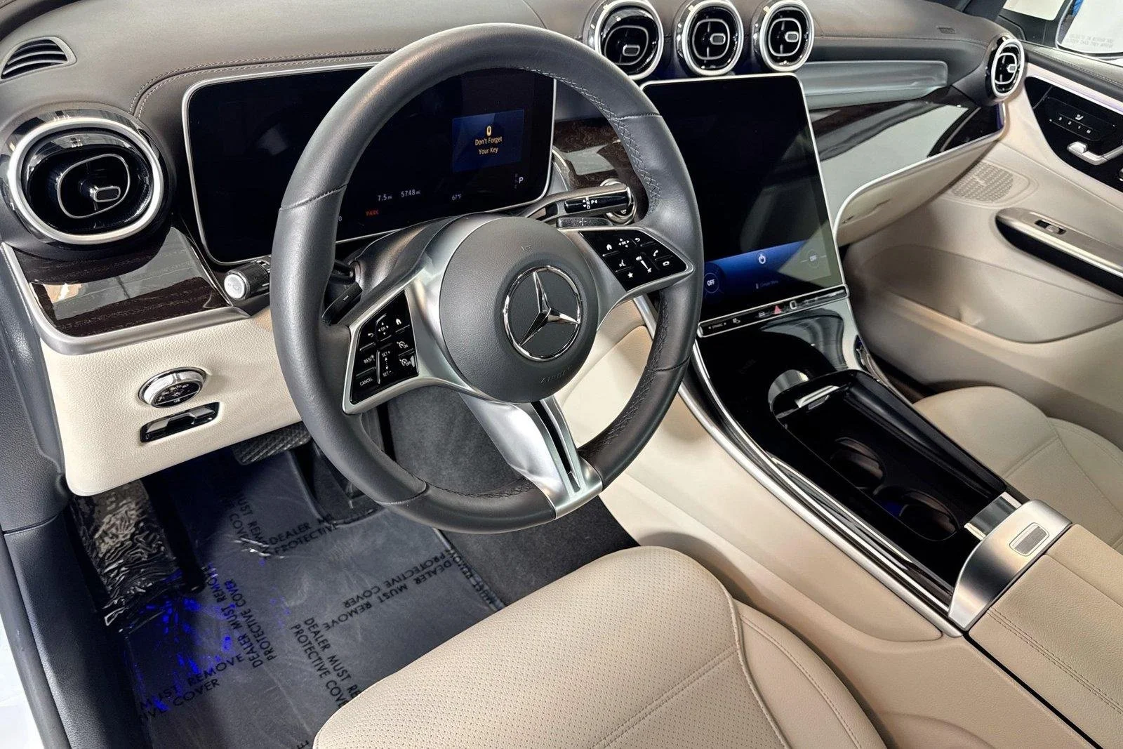 Used 2025 Polar White Mercedes-Benz GLC 300 image 9