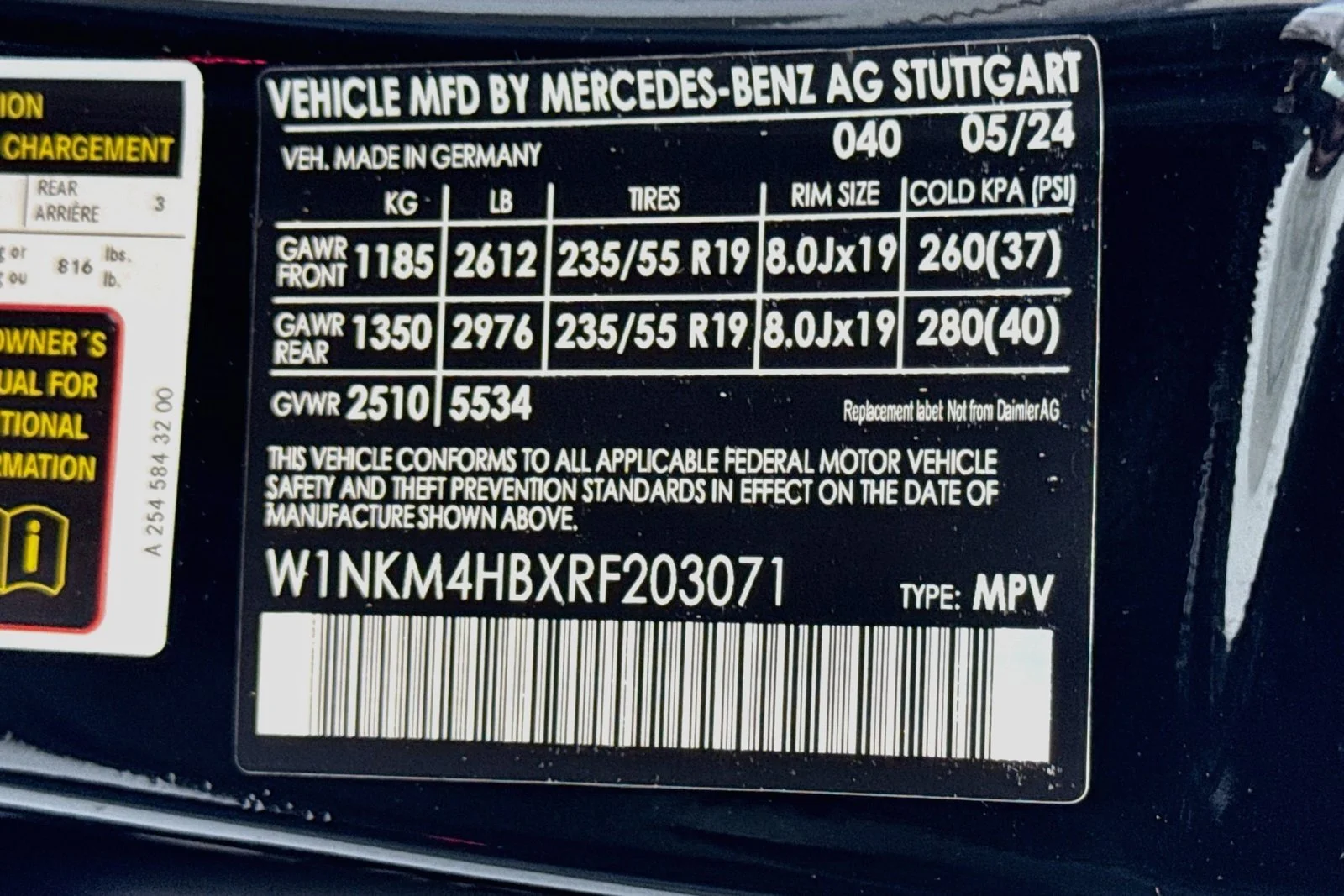 Used 2024 Obsidian Black Metallic Mercedes-Benz GLC 300 image 30
