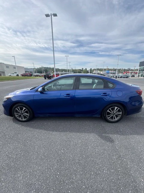 Used 2023 Blue Kia LXS image 3
