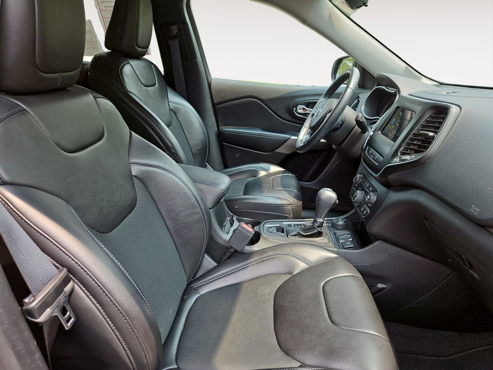 Used 2021 Beige Jeep Latitude Plus image 15