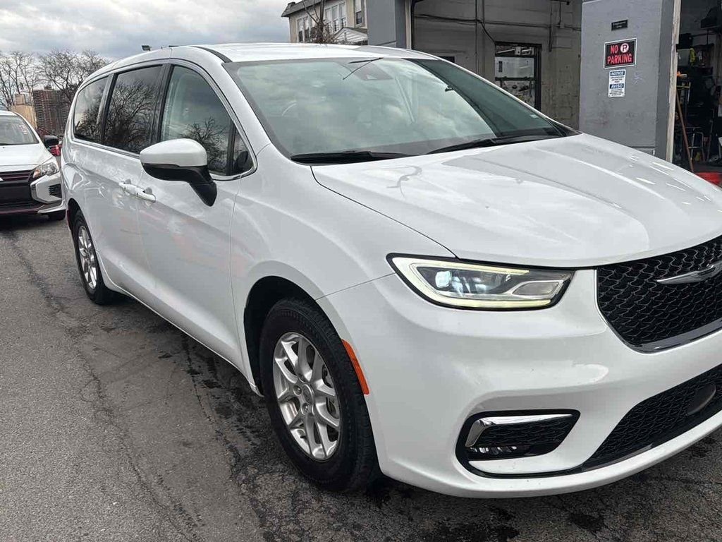 Used 2023 White Chrysler Touring L image 9