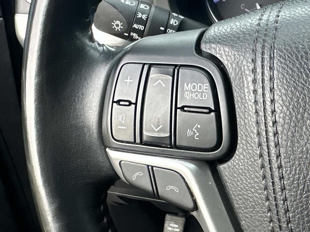 Used 2018 Black Toyota XLE image 22