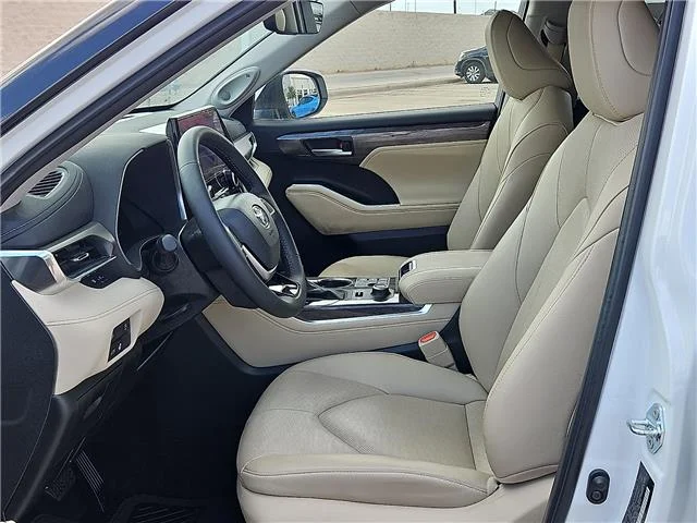 Used 2025 Wind Chill Pearl Toyota Limited All-Wheel Drive image 12
