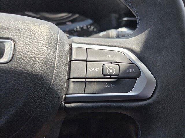 Used 2022 Bright White Clearcoat Jeep Latitude image 14