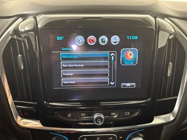 Used 2018 SUMMIT WHITE Chevrolet LT Cloth image 38