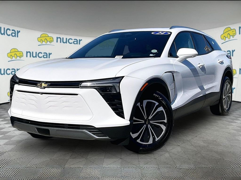 Used 2024 White Chevrolet LT image 3