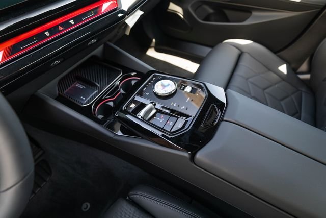 New 2027 Black Sapphire Metallic BMW 550e xDrive image 24