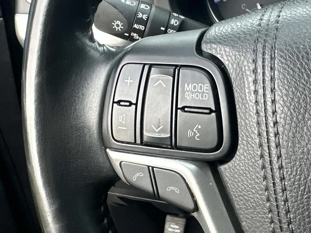 Used 2018 Black Toyota XLE image 22