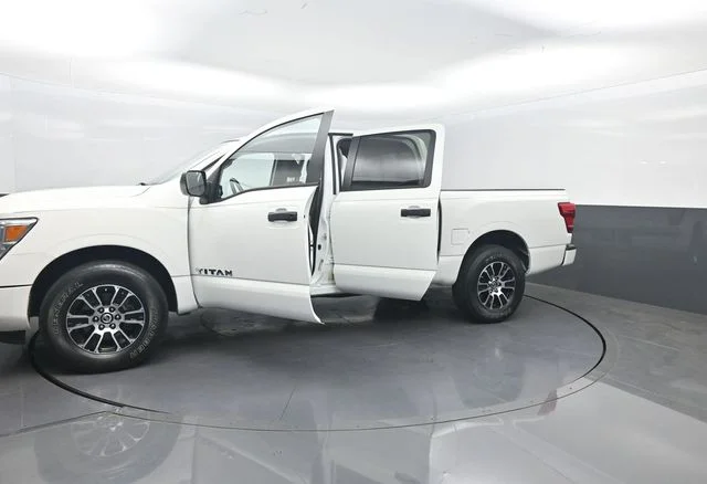 Used 2022 White Nissan SV image 40