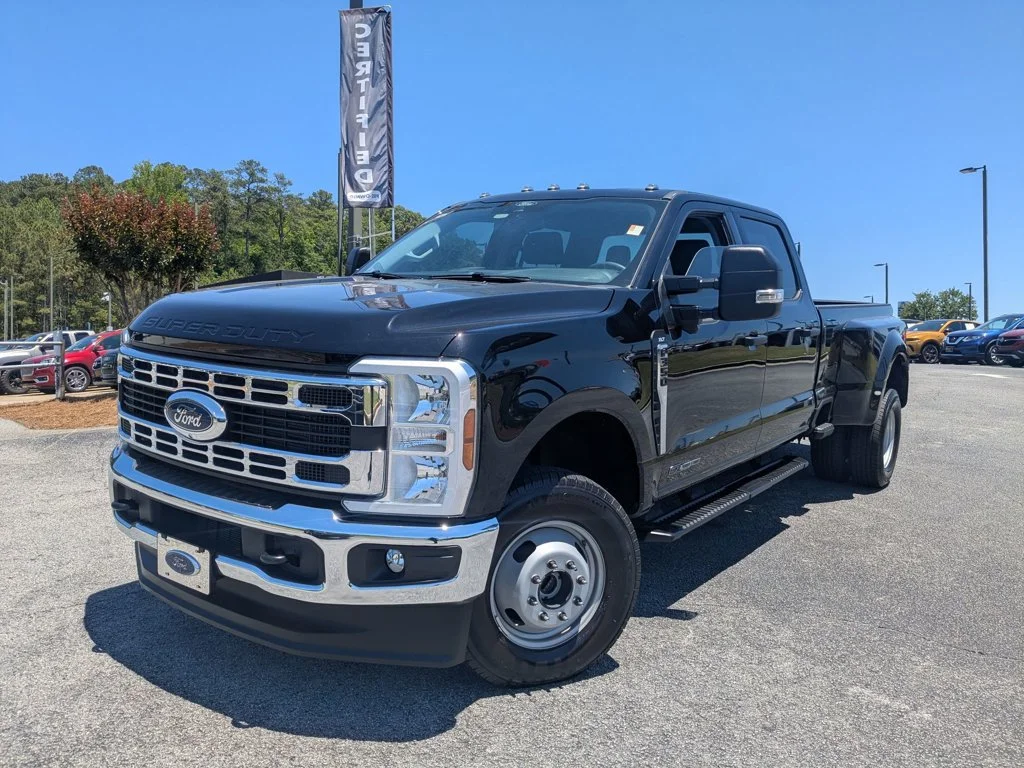 Used 2025  Ford XLT image 1