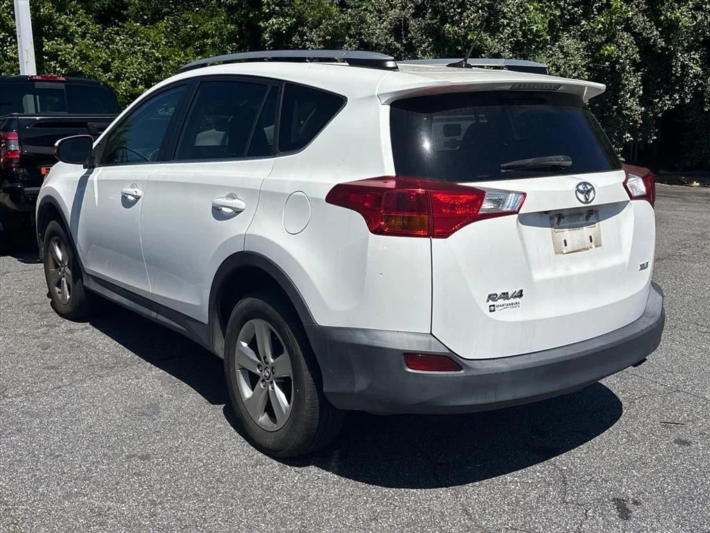 Used 2015 White Toyota XLE image 13