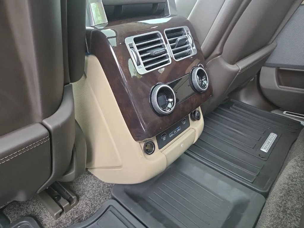 Used 2019 White Land Rover 3.0L V6 Supercharged HSE image 12