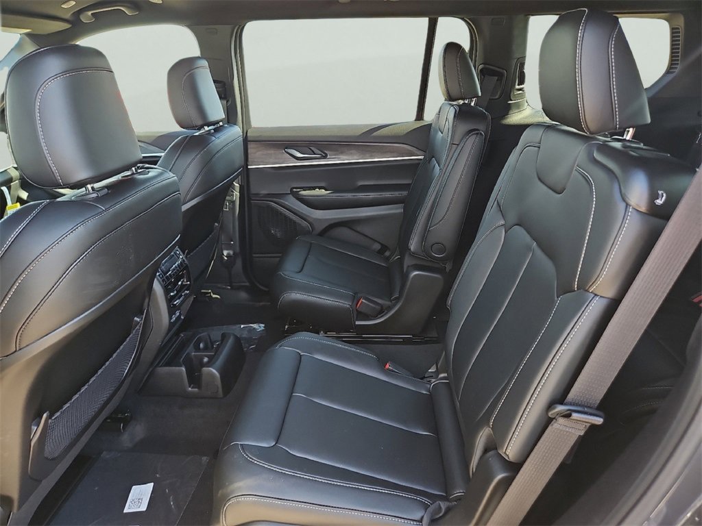 New 2025 Baltic Gray Metallic Clear-Coat Exterior Paint Jeep Limited image 23