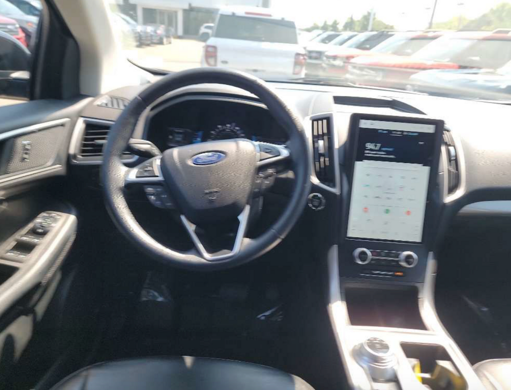 Used 2023 Black Metallic Ford SEL image 5