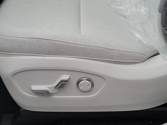 New 2026 Snow White Pearl Hyundai SE image 14