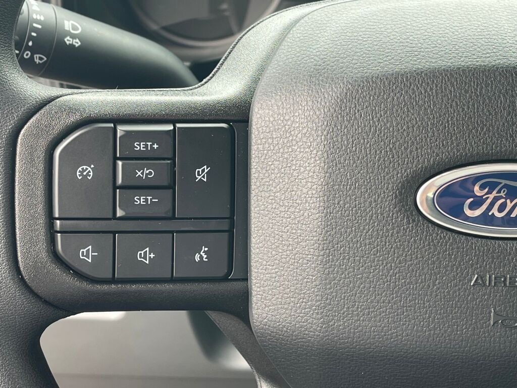 New 2026 Oxford White Ford XLT image 15